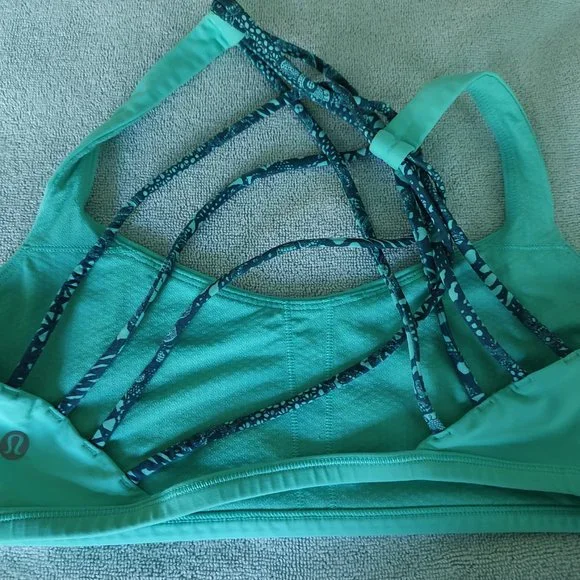 3 (THREE) Lululemon sports bras - size 6 - Picture 6 of 6